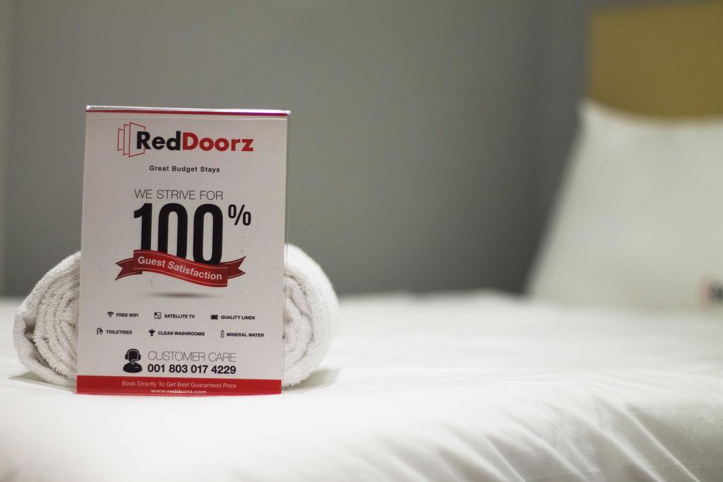 Reddoorz Near Balai Kota Surabaya Hotel Екстериор снимка