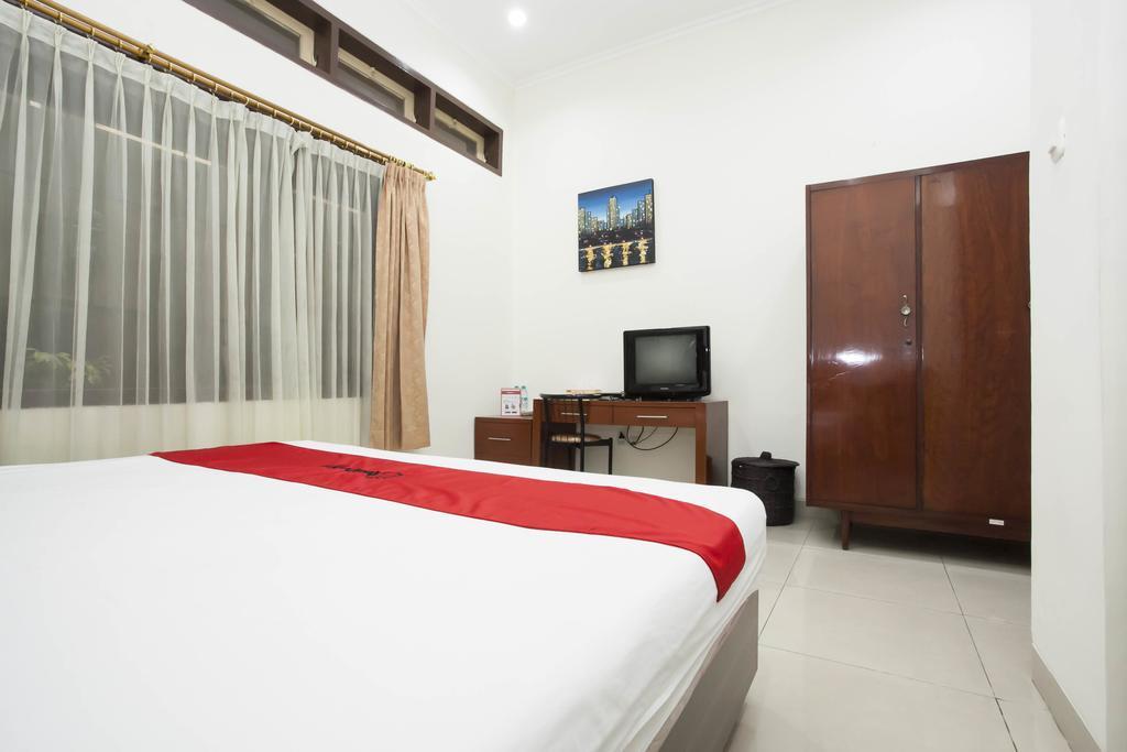 Reddoorz Near Balai Kota Surabaya Hotel Екстериор снимка