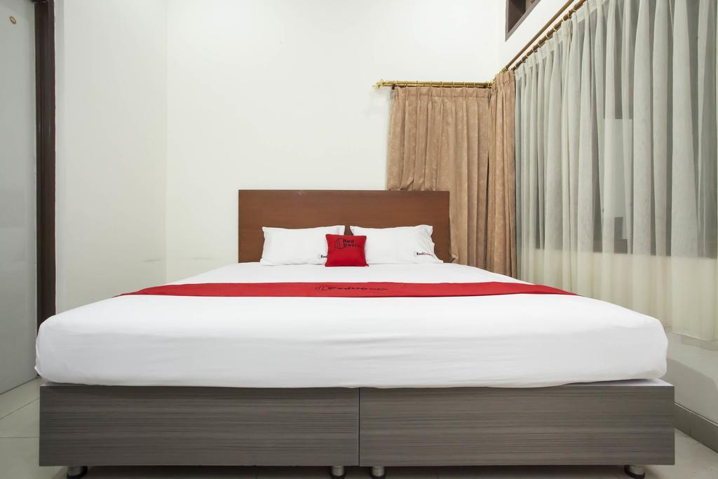 Reddoorz Near Balai Kota Surabaya Hotel Екстериор снимка