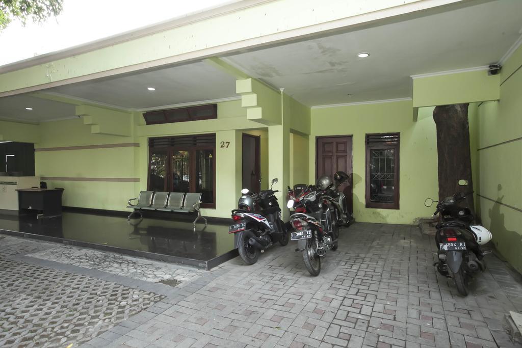 Reddoorz Near Balai Kota Surabaya Hotel Екстериор снимка