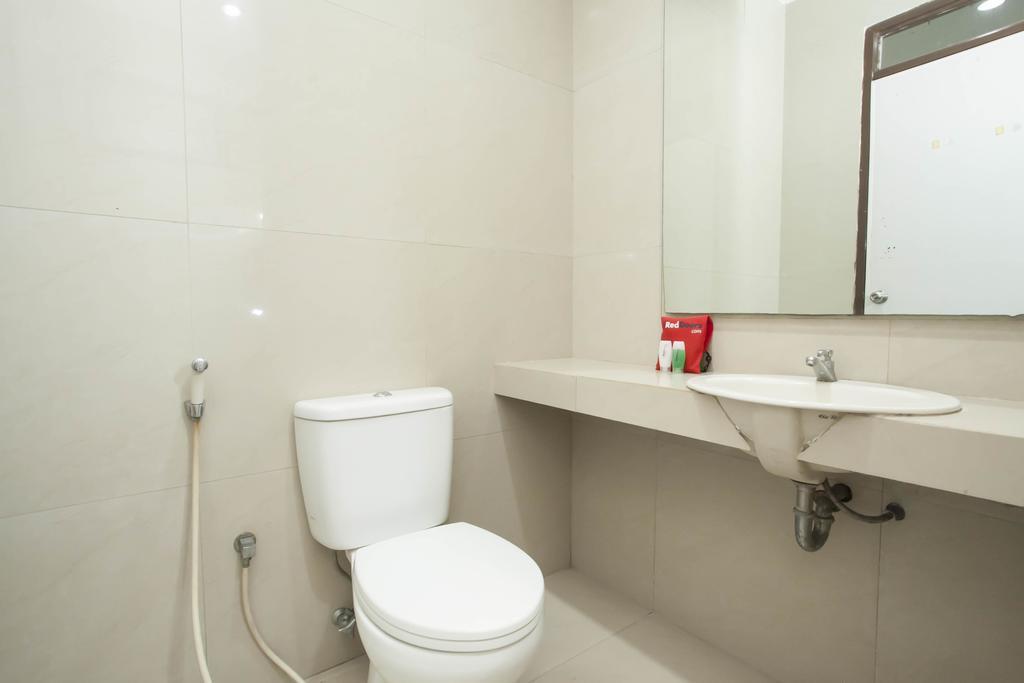 Reddoorz Near Balai Kota Surabaya Hotel Екстериор снимка