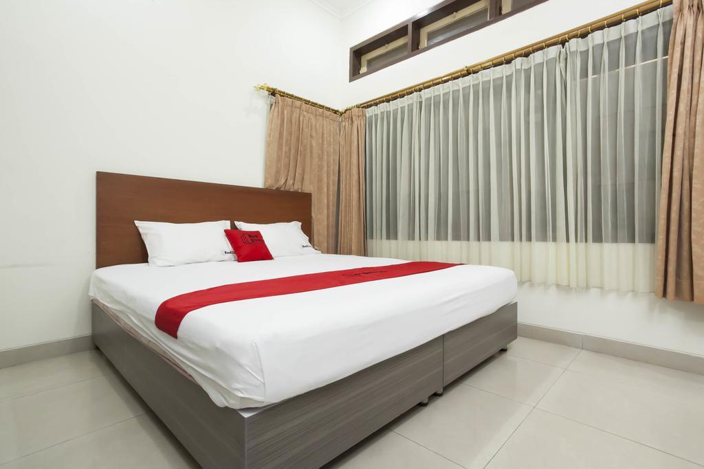 Reddoorz Near Balai Kota Surabaya Hotel Екстериор снимка