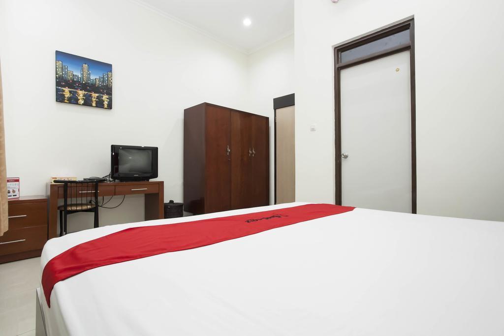 Reddoorz Near Balai Kota Surabaya Hotel Екстериор снимка