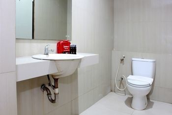 Reddoorz Near Balai Kota Surabaya Hotel Екстериор снимка